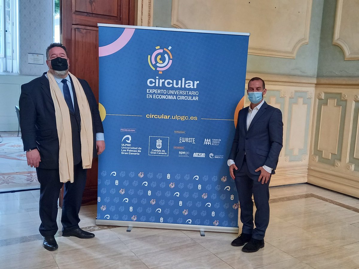 La <a href="/ULPGC/">ULPGC</a> y el @CabildodeGranCanaria se alían para formar profesionales en #economiacircular
El Rector anima a los universitarios de La Palma a formarse para afrontar la reconstrucción tras la erupción de #CumbreVieja
Las Palmas de Gran Canaria, 21 de enero de 2022.-