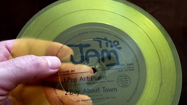 Os contamos con Nacho Martínez cómo se fabrican los discos de vinilo, y pinchamos estos singles:

#Pretenders - Back on the Chain Gang
#RollingStones - Satisfaction
#TheJam - Boy About Town (flexi disc)
#StatusQuo – Whatever You Want

eldisconauta.blogspot.com/2022/01/asi-fa…