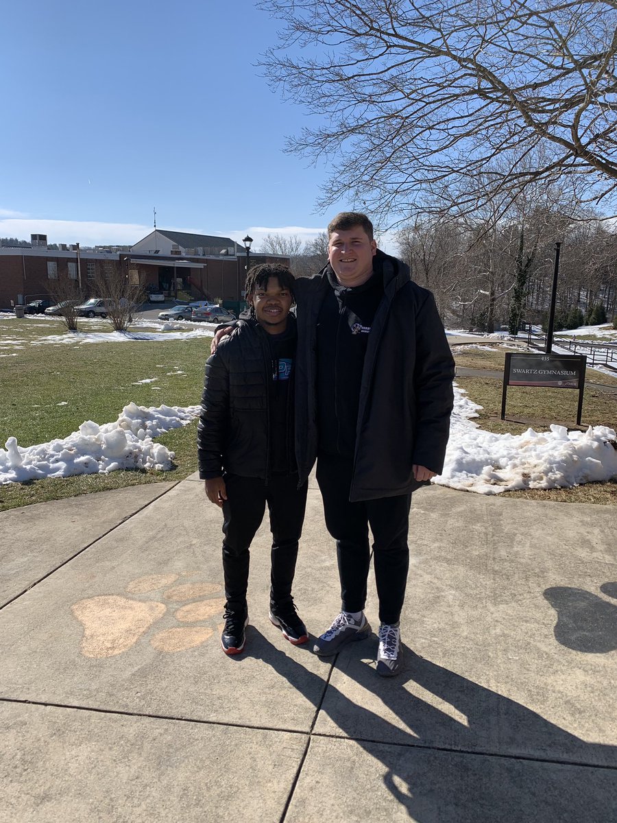 Flight22bball's tweet photo. Congrats to @McarthurEj for his offer to Ferrum College. EJ has helped lead the Flight 22 Prep Elite team to a 19-7 record on the season. #buildyours https://t.co/Qt2sYsM6yf