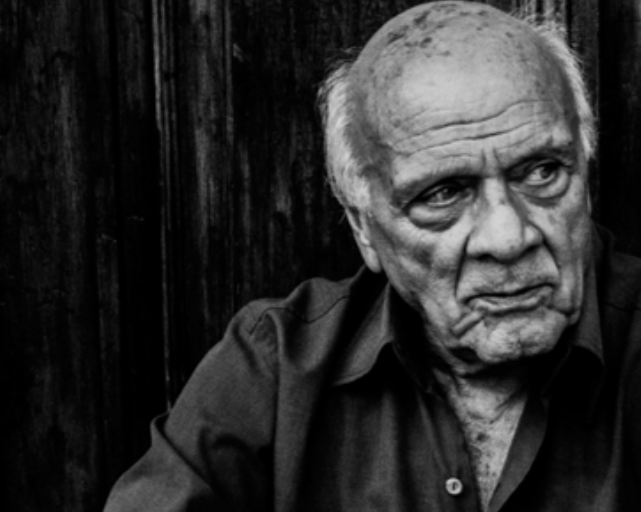 MairalPedro's tweet photo. Murió a los 91 años Osvaldo Peredo, que cantaba tangos en el Bar de Roberto, en Bulnes casi esquina con la Plaza Almagro. Un genio cómo interpretaba y fraseaba los tangos. A él lo escuché cantar genialmente, mejor que Julio Sosa, “Justo el 31“. Adiós, Osvaldo. https://t.co/nhkTRO8Kyw