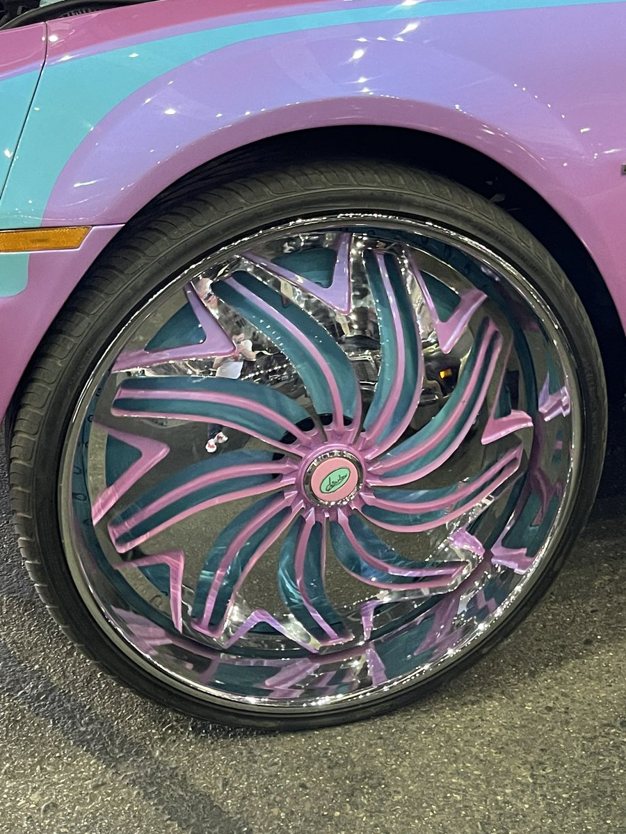 Coach_Dixie_Cup's tweet photo. You guys those are spinner rims. https://t.co/V9Qbo5AYTo