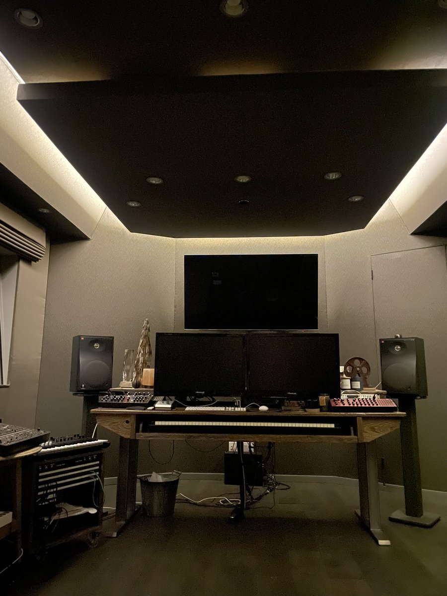 kevinmanthei's tweet photo. The promise of a new week. It’s exciting starting up the studio on a Monday morning. My setup these days is a #MacPro2019 with more ram I know what to do with and 2 #Apogee Symphony’s
#modernstudio #behindthescenes #turniton #apple #seemystudio #composer #composerlife https://t.co/hWyddEzOSm