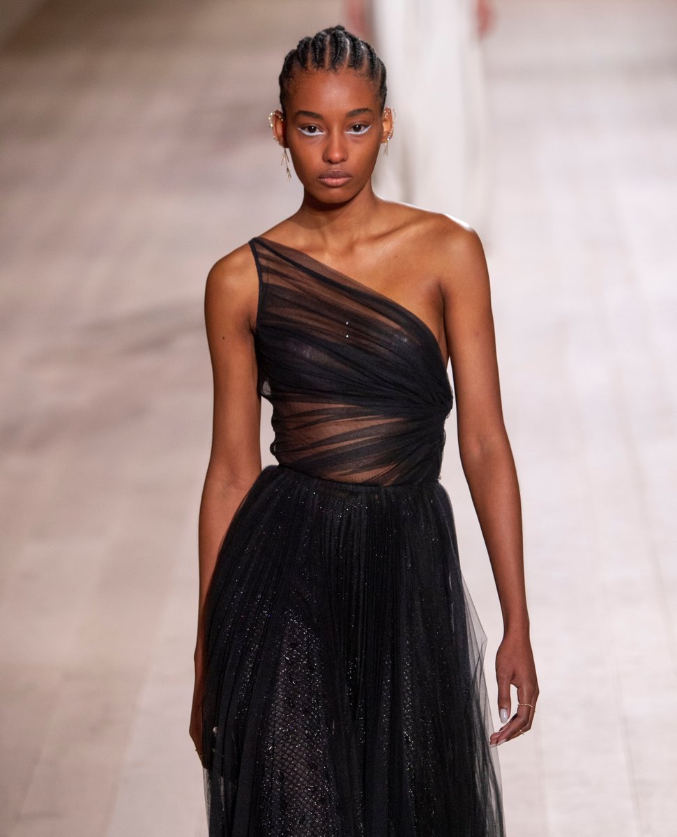 FashionWeek's tweet photo. With the return of in-person shows this season, Paris Couture Week is definitely in full swing. On day 1, @mariagraziachiuri showed @dior's Haute Couture collection which focused on intricate details, embroidery, and movement. 

Photos via @gettyimages https://t.co/F27KJSpVId
