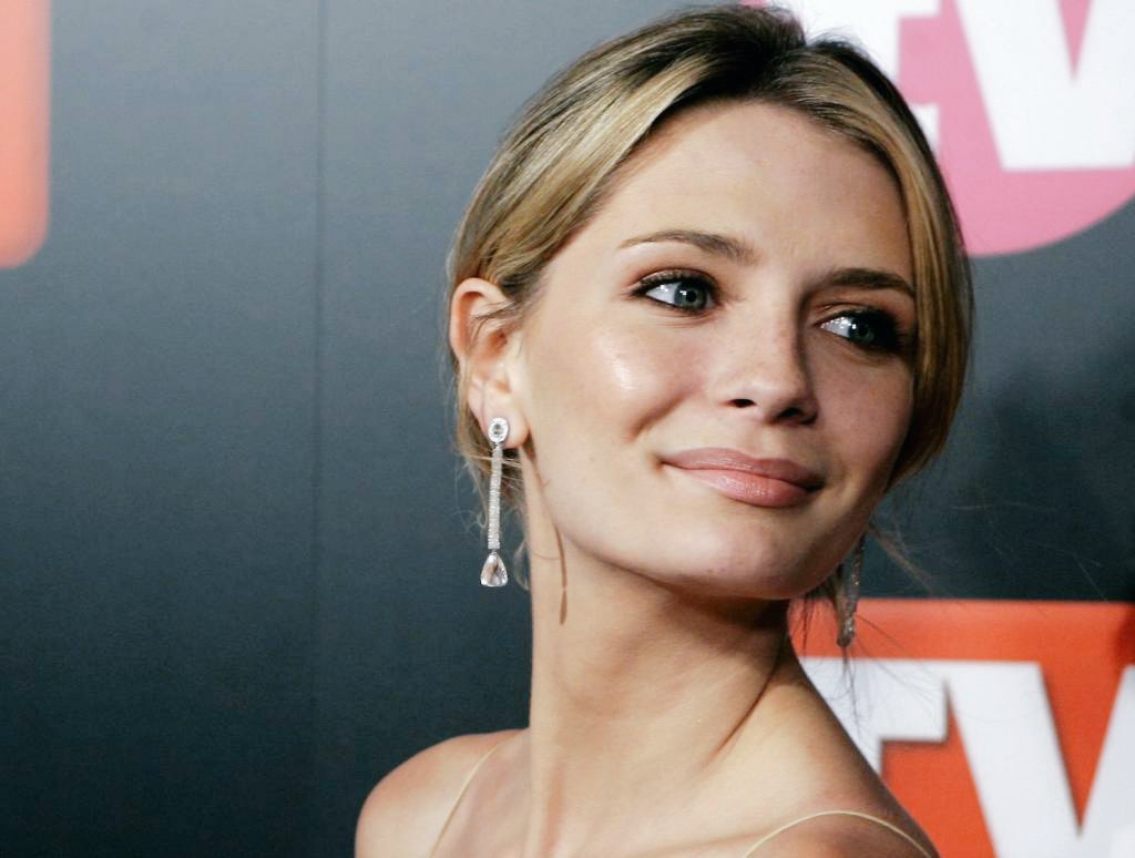 And happy birthday to this beauty that is Mischa Barton  