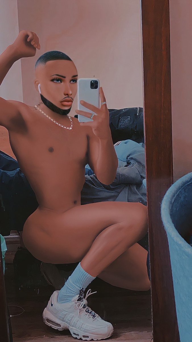 SeverinBell's tweet image. No pen paper, but I still draw attention 📸