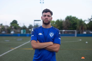 Pablo_szyszko's tweet photo. #FútbolFemenino

#Vélez confirmó que Daniel Cielinski será el nuevo director técnico de la Primera División. El cuerpo técnico de Cielinski estará acompañado por Brenda Tedesco (PF) y Juan Margenat (AC). 

🔵 El DT seguirá con sus funciones como coordinador.

📸 @FemeninoVelez https://t.co/hUEMChU10W