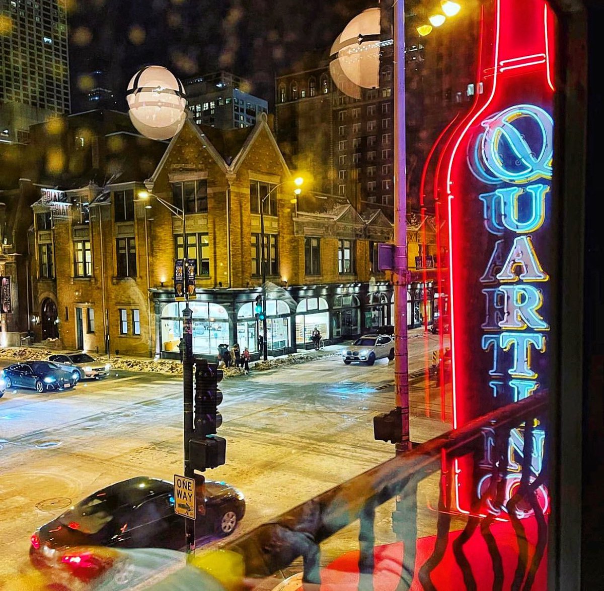 QuartinoChicago's tweet photo. Feels like the right night for delivery. Order on @doordash &amp; @caviar. ❄️ / 📸: wen_vv https://t.co/wKlvL8V1o3