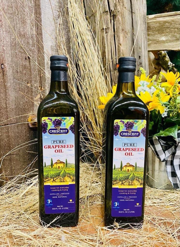 Get your dose of Vitamin E and antioxidants with Pure Grapeseed Oil! 🍇 Helps with the reduction of damaged cells in your body!