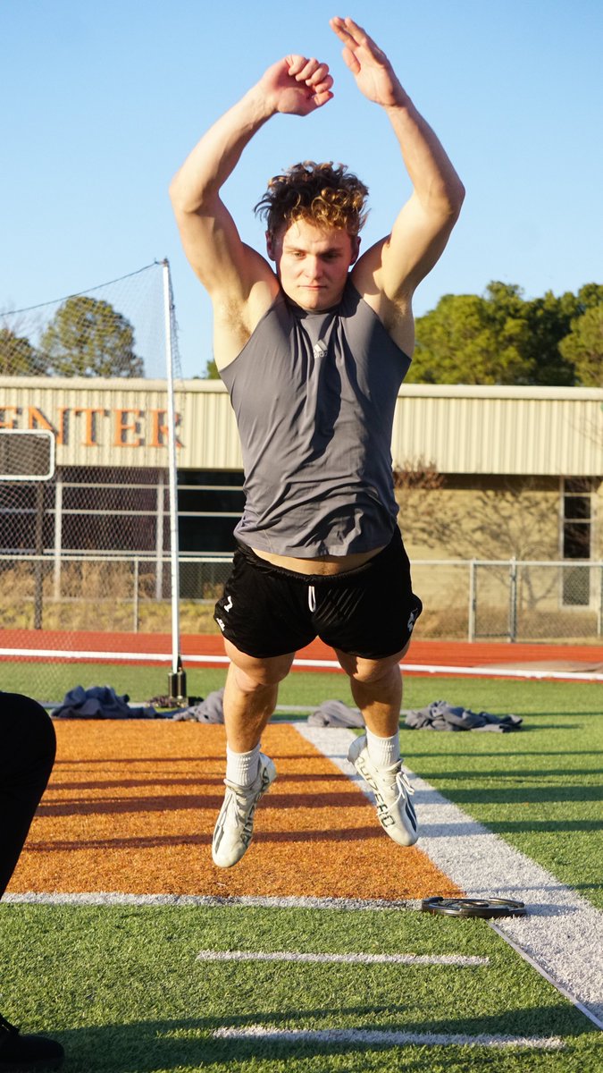 HendrixFootball's tweet photo. Great first day back!

It's time to #BeAn11

Fast. Physical. Fearless. #WeAreWarriors https://t.co/jc6bwXhqyB