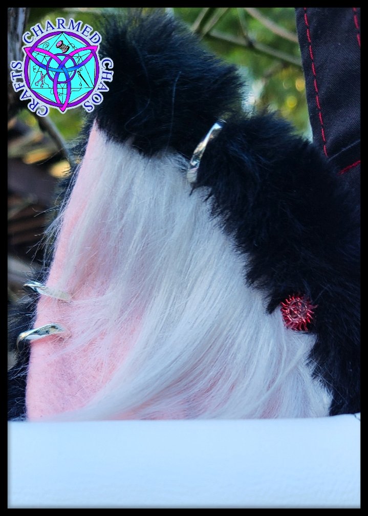 crafts_chaos's tweet photo. Here kitty kitty... loving this #goth #tabaxi spiritualist themed large #DiceBag w/pierced furry #kitty ears! Love fun new commissions! Holds over 350 #Dice plus #minis &amp; #spellcards
#DungeonsAndDragons #ttrpg #cute
https://t.co/vEiEhAVpzU https://t.co/vMkfZNED0h