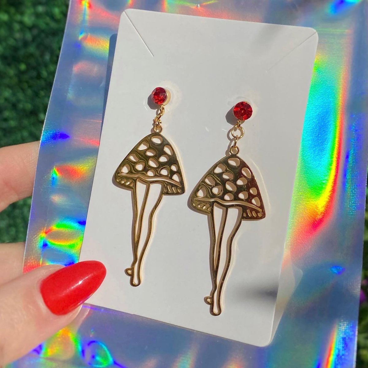 BettyBonesCo's tweet photo. Miss Mushroom earrings 🍄 https://t.co/E8zLPLhqPd https://t.co/IJwBw2o1H0