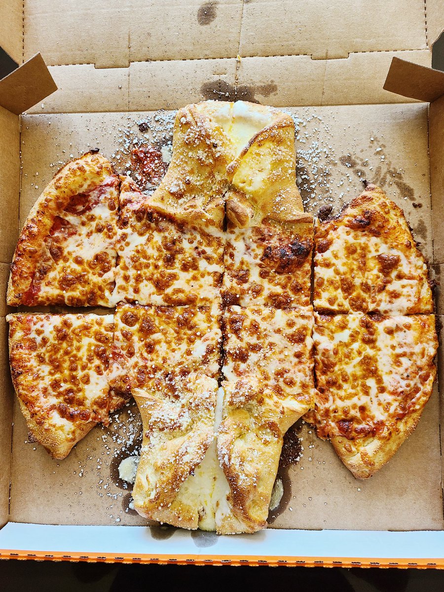 onewitchwillows's tweet photo. I had to try the new #TheBatman
pizza from @littlecaesars ! It was so delicious! Especially when bat shaped!! 🦇🍕
#BeLikeTheBatman https://t.co/jTXnYoEGAH