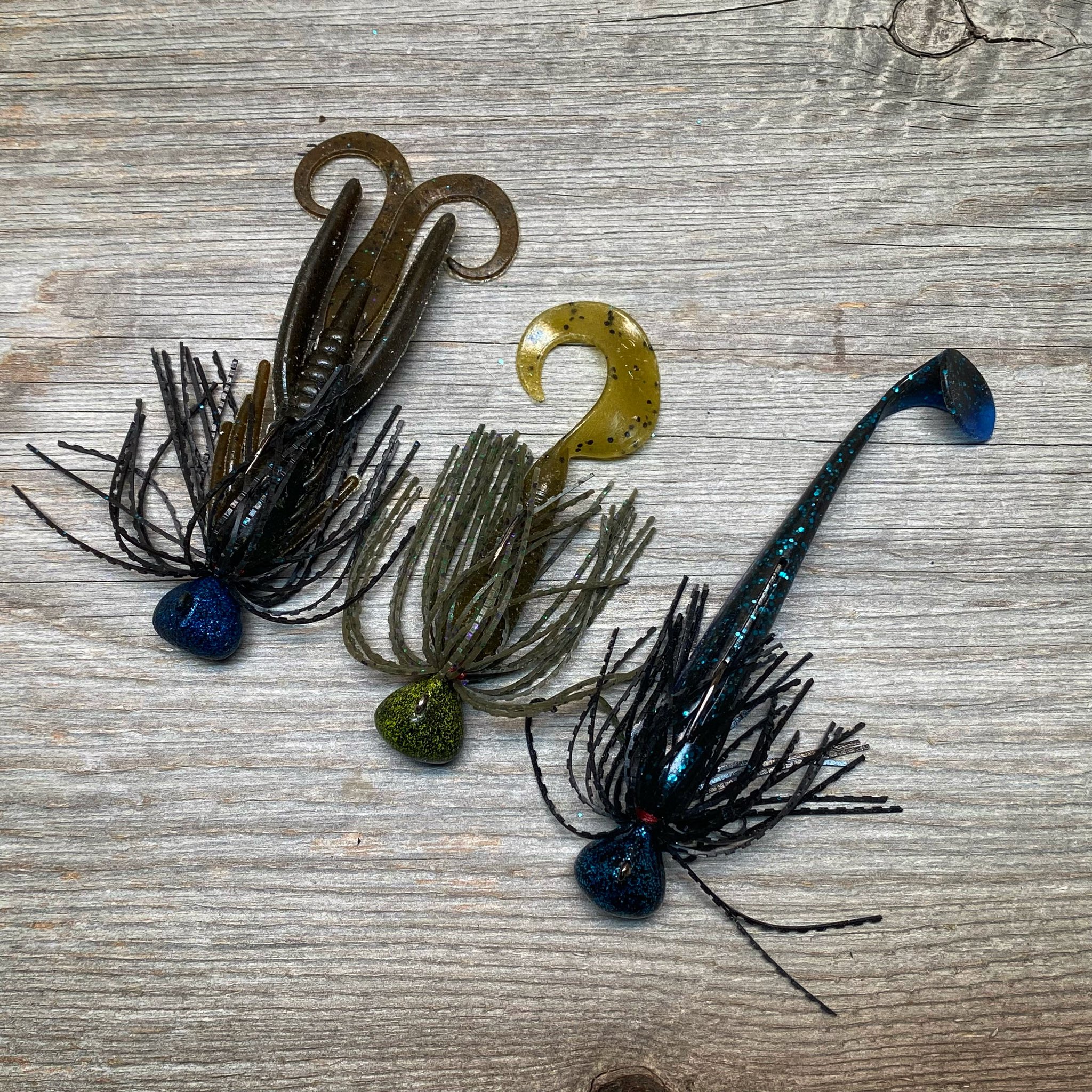 Nishine Lure Works Ar Twitter フィネスフットボールジグにトレーラーを装着するとこんな感じになります 左 パワーホグ4インチ ホグの頭の部分を少しカットしています 中 ゲーリーヤマモトシングルテールグラブ4インチ 右 ケイテック イージーシャイナー4インチ