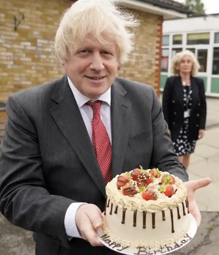 ScreamOfficial's tweet image. "Let them eat cake"- Carrie Antoinette 🎂🎉🍺🍷