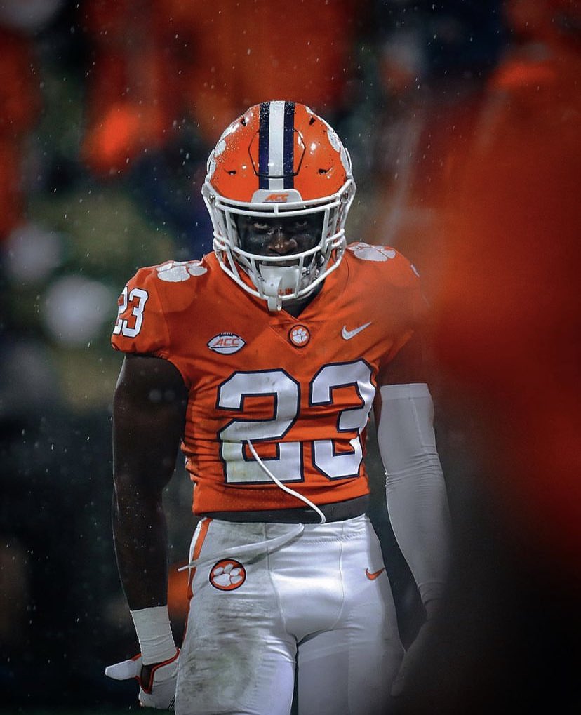After A Great Conversation With Coach Richardson I’m Extremely Blessed To Receive An Offer From The Clemson University!!! #Allin 🐅 @CarrollFBCoach