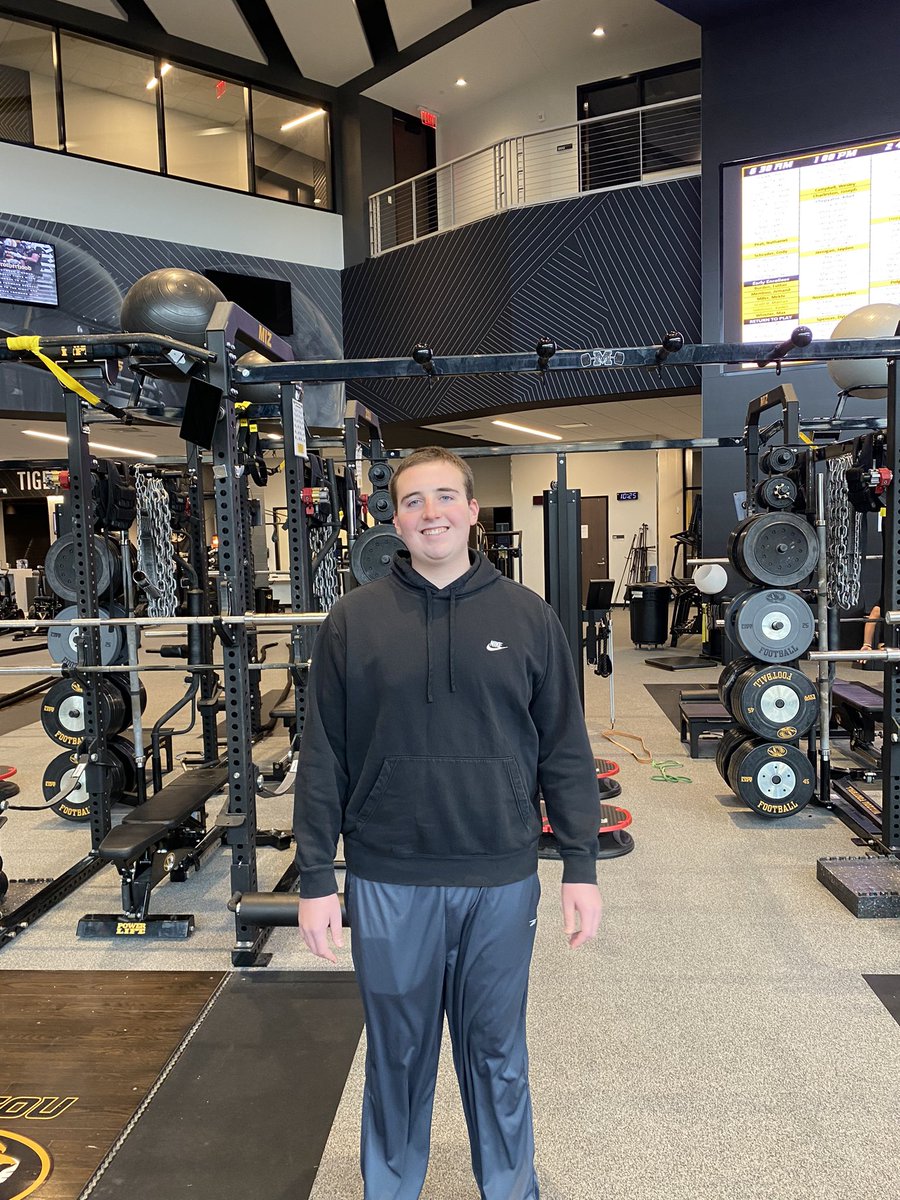 Great visit at Mizzou Football today with <a href="/JaredRussellMIZ/">Jared Russell</a>! Blessed to receive an offer to be a PWO!
<a href="/mjohnson7672/">Marcus Johnson</a>