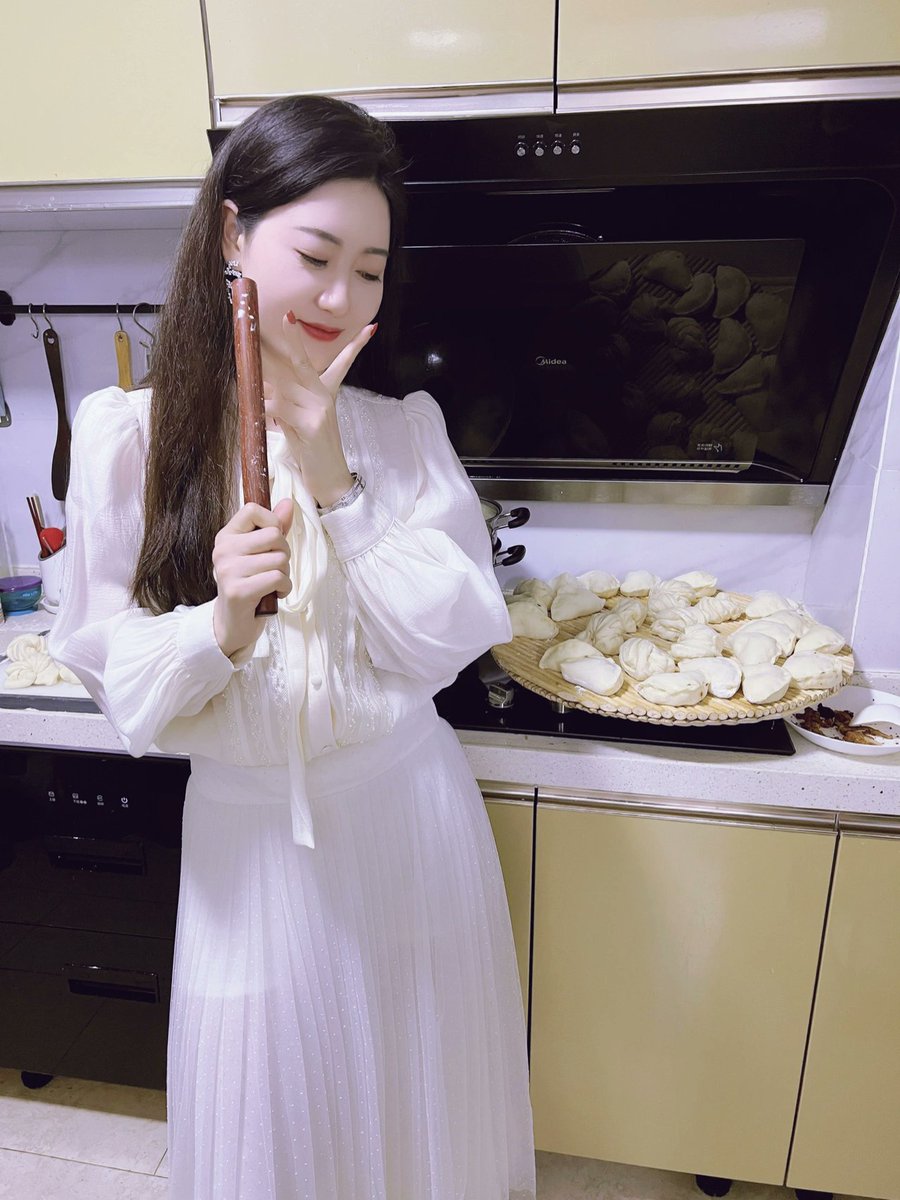 yuhuiwang5's tweet photo. New Years, cooking at home with my parents is the happiest thing, we love pasta. https://t.co/NbTEPm7Fvy