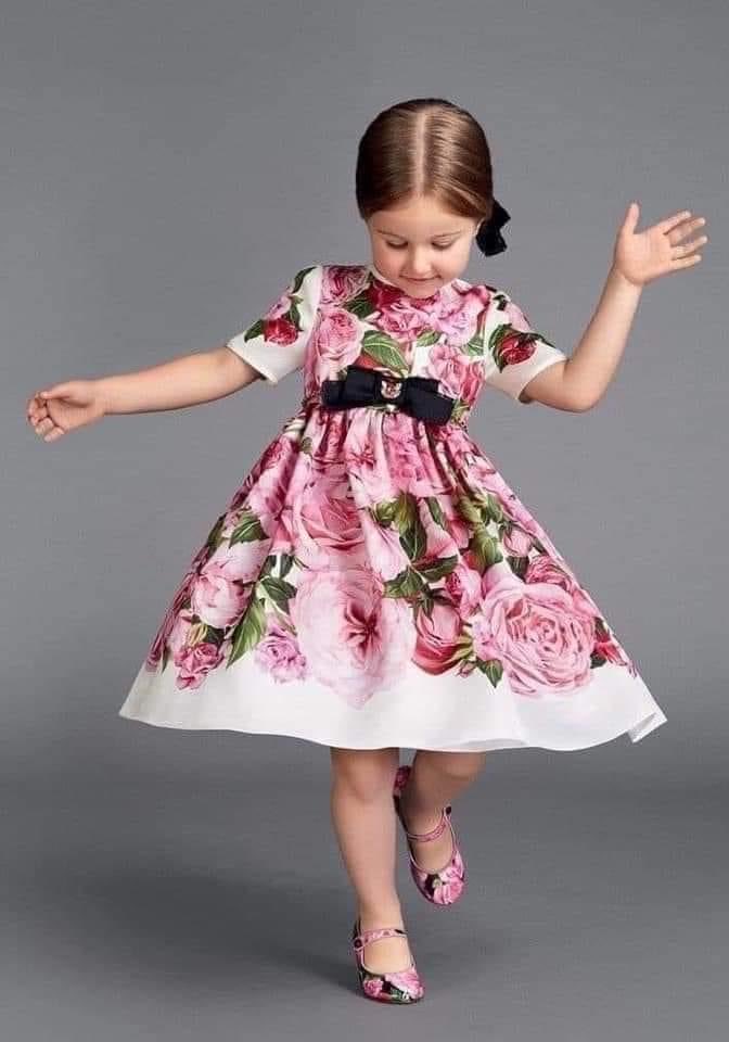 carolinaespada's tweet photo. Niñita vestida de niñita y no de esa cosa horrenda de mujercita en miniatura https://t.co/g5GeyAky47