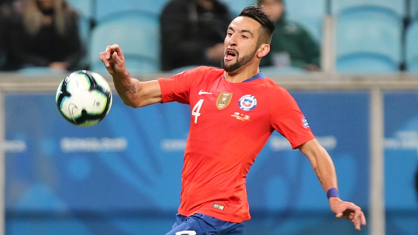 Mauricio Isla y Jean Meneses dan positivo a Covid-19 y serán bajas en la 'Roja' dlvr.it/SHk9Y2