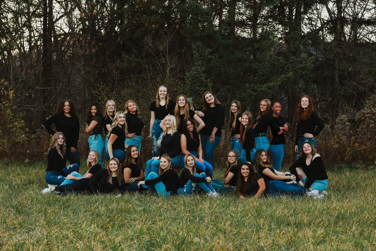 BDanceT's tweet photo. It's HVL Conference Meet day! We are ready to hit the green light π¦ on a couple dreamy π΄ performances tonight! #bdthuh @ByronBears @ByronActivities https://t.co/dgLT9Zlc1V