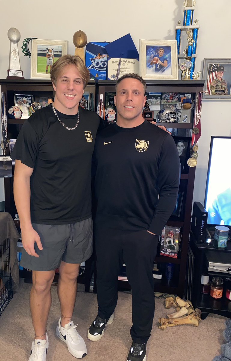 Thank you for coming to visit me and my family last night <a href="/MikeViti/">Mike Viti</a>  it was a great experience and we really appreciate you taking time to stop by ! #beatNAVY
<a href="/coachpaxia/">Coach Paxia</a> <a href="/CoachJeffMonken/">Jeff Monken</a> <a href="/ArmyWP_Football/">Army Football</a> <a href="/goblackknights/">#GoBlackKnights</a>