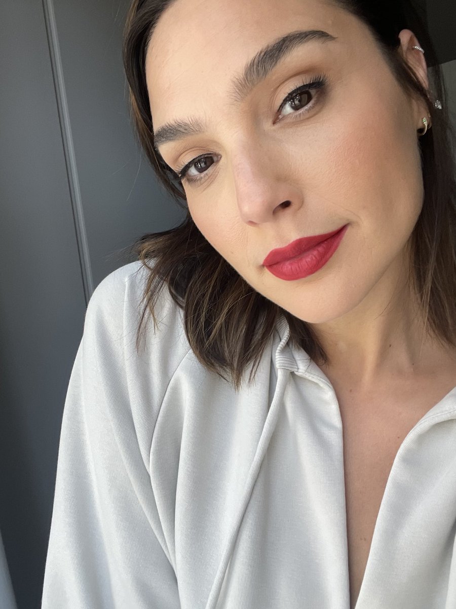 Gal Gadot tweet media