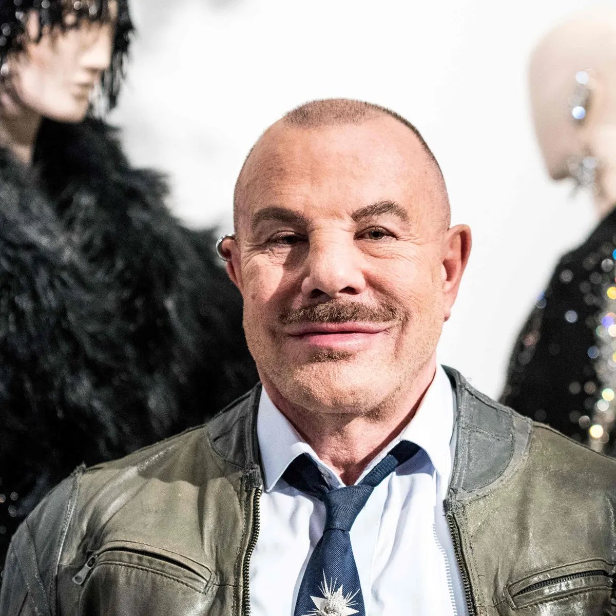 MatthewPinchi's tweet photo. Manfred Thierry Mugler was an artistic genius, his work will live on forever. But for now it is appropriate to be very, very sad 😔 #RIPMUGLER https://t.co/SfOT1f2l6o