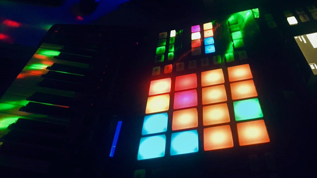 iambriankidd's tweet photo. Back in the music studio again and working on some brand new music 

#housemusic #housemusicallnightlong #housemusiclovers #disco #vocalhouse #housemusicalllifelong #nudisco #housemusicdj #ibiza #Leeds #Musica #lovetobe #discohouse #top100house #NewMusicDaily #dj #producers https://t.co/rbBsjBk1Um