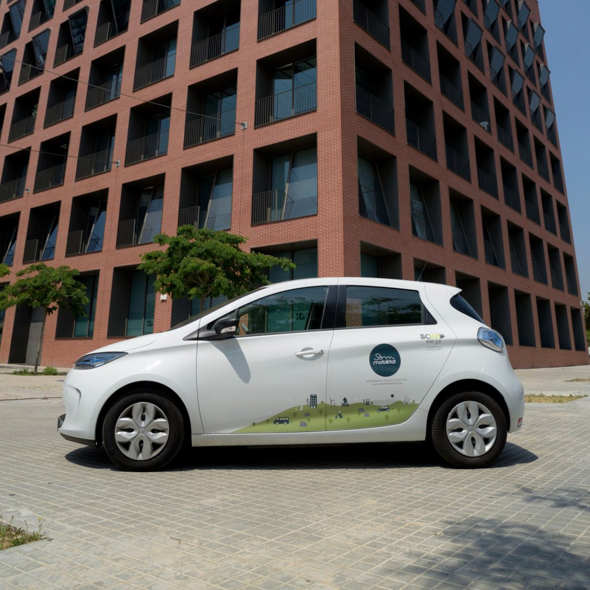 🚗 Primers cotxes del 2022!

👨‍👨‍👧‍👦 Durant les properes setmanes, diversos ajuntaments posaran en servei cotxes compartits amb tota la ciutadania: #Torelló, #Taradell, #laCelleraDeTer i #Viladecans es sumaran aviat al mapa de la mobilitat elèctrica compartida!

#MobilitatSostenible