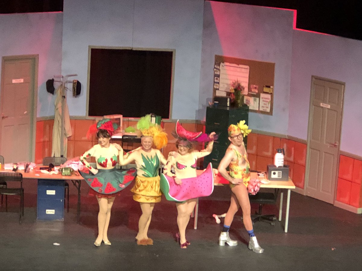 Last night ,had a great evening at the <a href="/KingsTheatre/">Kings Theatre</a> Portsmouth, watching#Dirty Dusting,hilarious funny comedy, starring <a href="/vickimichelle/">Vicki Michelle MBE 💙</a>  ,Vicky Entwistle, Leah Bell,AndrewGreen ,Great performance s by all