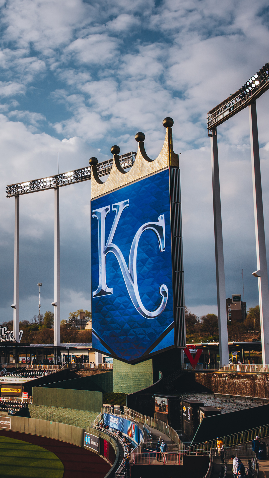 Kansas City Royals on X: September skies. #WelcomeToTheCity https