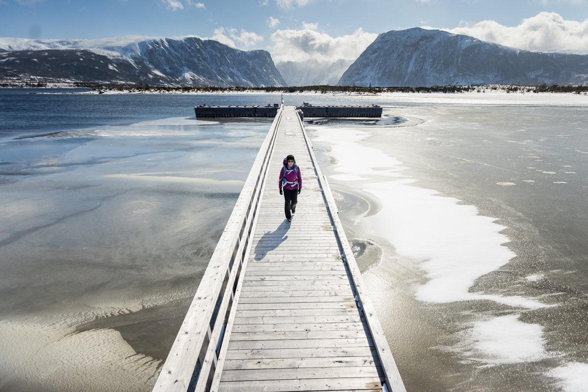 Splitting the fjord on a little winters gaunt; white granite never looked so warm
#VisitGrosMorne #ExploreNL #explorecanada 
📌 Western Brook Pond Fjord, Gros Morne National Park
📷 <a href="/drukennedy/">Dru Kennedy</a>