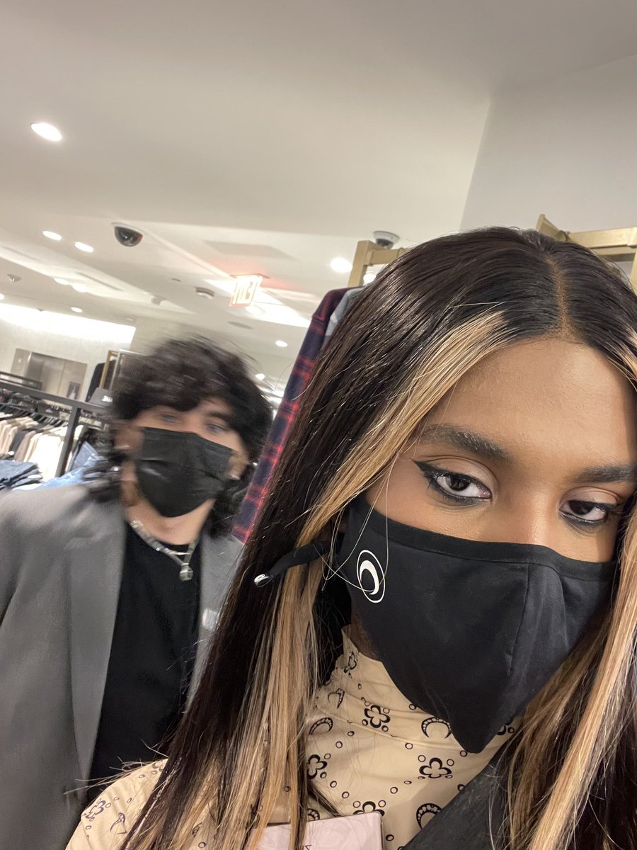 z_thom's tweet photo. Interrupting my photo https://t.co/XboUO40Qqm