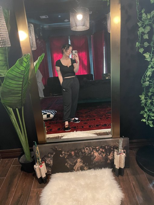 On or off? 🤪 https://t.co/U7oukpQSxt