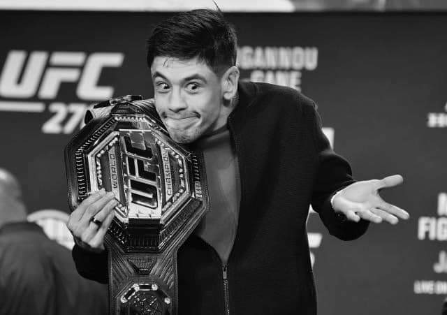 ElTablonmx19's tweet photo. ¿Se equivoco de estrategia Brandon Moreno y su esquina en la defensa del campeonato? #UFC270 https://t.co/ooERwe2ovi
