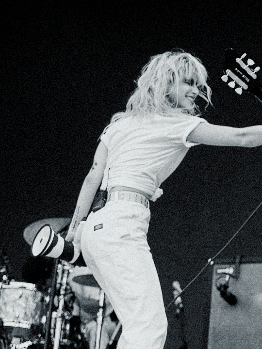 mediaparamore's tweet image. 🌟 hayley williams introducing taylor york in 'that's what you get' over the years at paramore shows 🌟

~a thread~