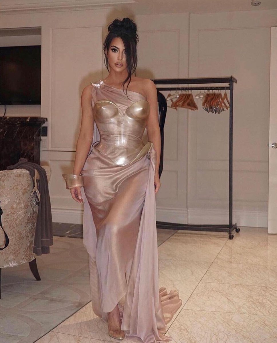 KimKardashian's tweet photo. There was so much more for you to show the world and that we had planned to do together, but you already gave us so much. I will never forget our time together around the world and learning from the master himself on what couture really meant! https://t.co/56Un0zTEoc
