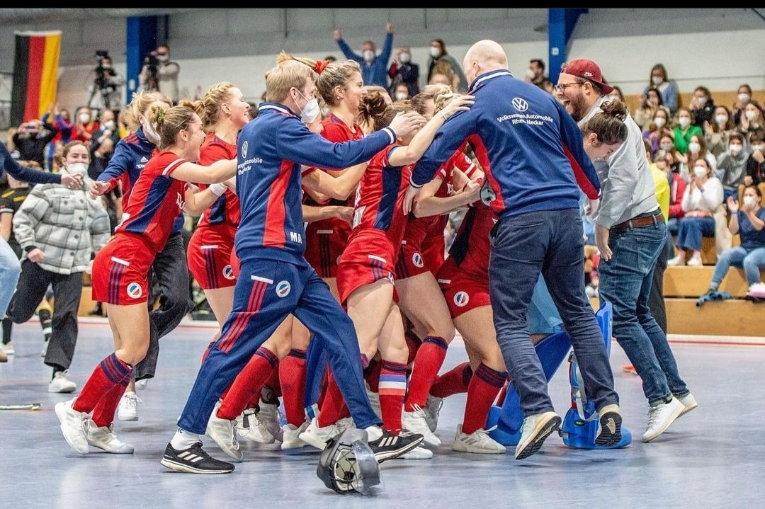 Our teams won the quarter-finals and are going to the #Volvo E.R.B. #FinalFour in Düsseldorf the upcoming weekend. Looking forward to 2 exciting games against <a href="/RotWeissKoeln/">KTHC Stadion RW</a> 

#hockeyfamily #hockey 
#indoorhockey
 <a href="/hockeyliga_live/">hockeyliga.live</a> <a href="/DHB_hockey/">DHB / hockey</a> <a href="/TheHockeyLive/">The Hockey Live</a> (will be broadcasted)