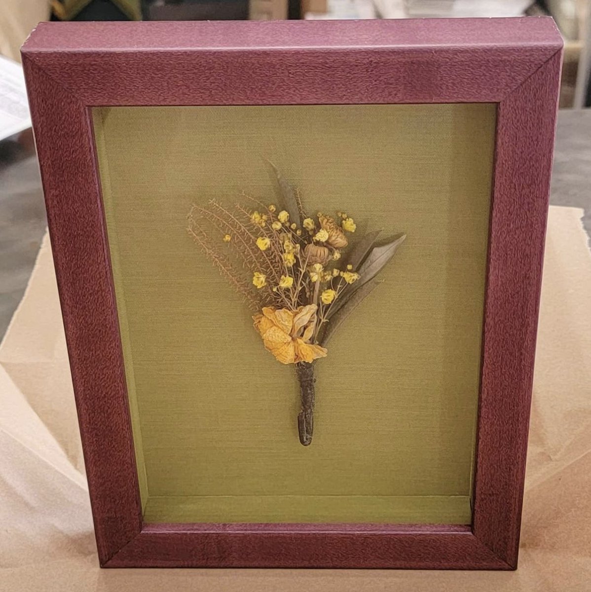 truvueglazing's tweet image. &quot;This dried boutonniere will make a memorable first-anniversary gift. Custom framed with this silk green matting as backing and sides surrounded by a purple wood frame to pay homage to New Orleans, and finished with #TruVue #UltraVue Laminated Glass.&quot; –#CreativeFramingOakland