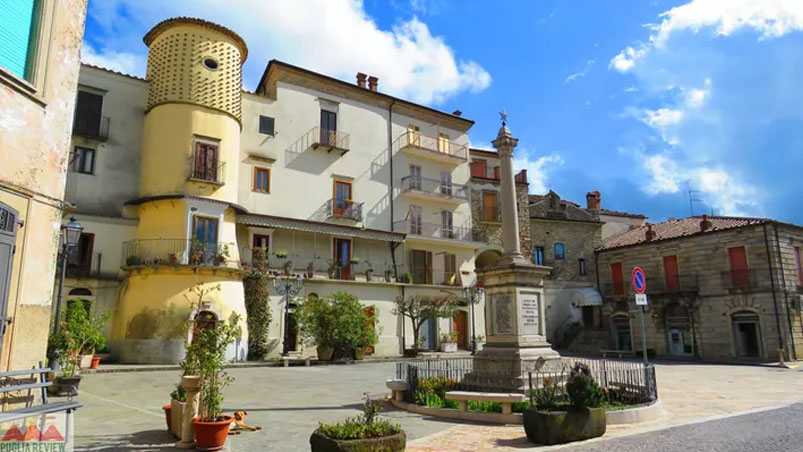 ElDoce's tweet photo. Un pueblo de Italia ofrece 5 mil euros a quienes decidan instalarse y vivir allí >> https://t.co/vUZ3imKTy6 https://t.co/WOW1TJLoHq