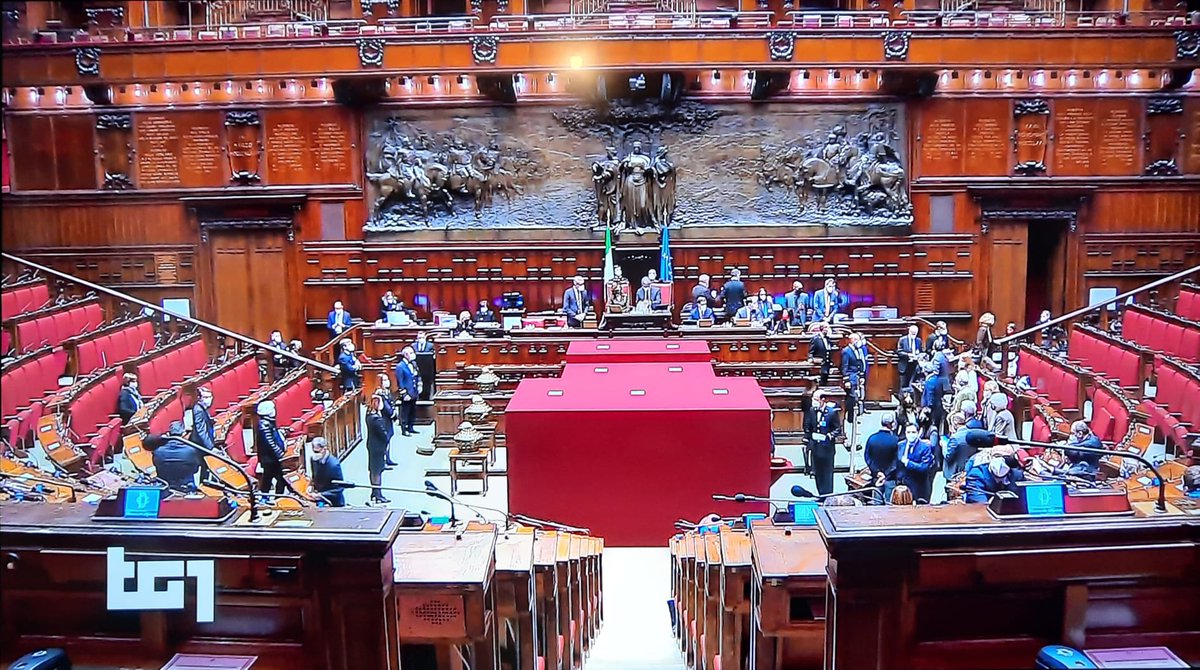 AleColucci1's tweet photo. Oggi abbiamo iniziato a votare in seduta congiunta per l'elezione del #PresidentedellaRepubblica.

Con grande emozione, a me è toccato l'onore di aprire i lavori con la "chiama" degli oltre 1.000 Grandi Elettori. 

#AleColucci https://t.co/DT4ZVOUCRl