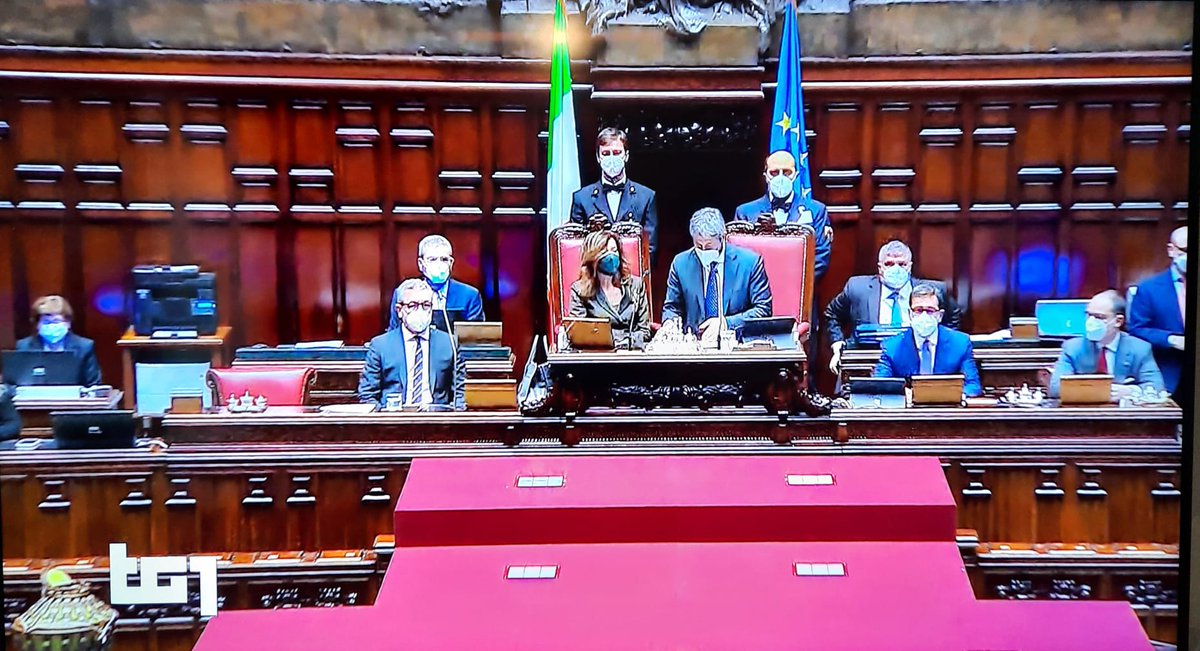 AleColucci1's tweet photo. Oggi abbiamo iniziato a votare in seduta congiunta per l'elezione del #PresidentedellaRepubblica.

Con grande emozione, a me è toccato l'onore di aprire i lavori con la "chiama" degli oltre 1.000 Grandi Elettori. 

#AleColucci https://t.co/DT4ZVOUCRl