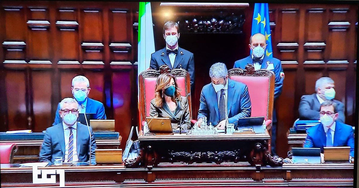 AleColucci1's tweet photo. Oggi abbiamo iniziato a votare in seduta congiunta per l'elezione del #PresidentedellaRepubblica.

Con grande emozione, a me è toccato l'onore di aprire i lavori con la "chiama" degli oltre 1.000 Grandi Elettori. 

#AleColucci https://t.co/DT4ZVOUCRl