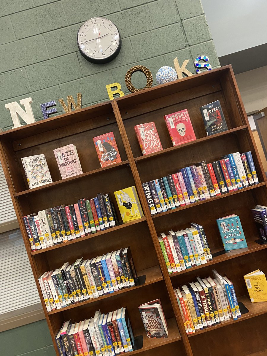 ECCALibrary's tweet photo. Come checkout our new books! We have many more on the way! #hvalibrary #KCSLMSNewYearNewBook https://t.co/9vsopxHx2k