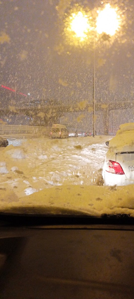 teknik_ay's tweet photo. @beylikduzubeltr Beylikdüzü e 5 yan yol durum bu nasıl bı çalışma varda bu arabalar yollarda https://t.co/N9uVhKQg0B