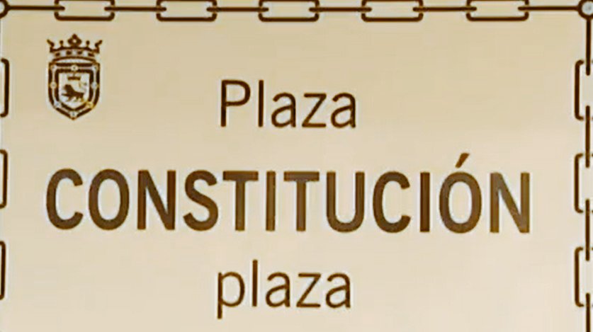 Esta es la manera en la que Enrique Maya, que dijo querer ser "alcalde de todos los pamploneses" respeta el bilingüismo, la Ordenanza del Euskara y la lengua más antigua de Iruñea. Están enfermos de odio.

#Provocación sin límite y #Euskarafobia enfermiza.