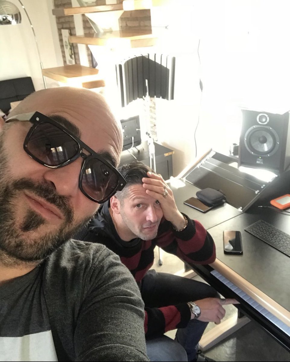 Ricordi del vecchio studio.. quando cantavamo insieme 😂 Auguri fratello ❤️🎂
#giulianosangiorgi 

#Materazzi #giulianosangiorgi #hb