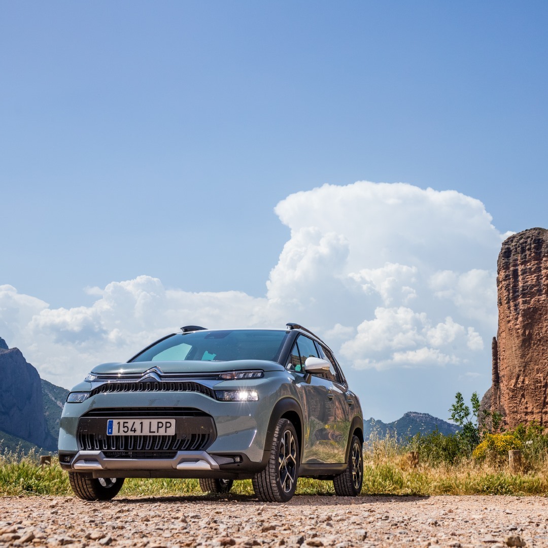 CitroenChile's tweet photo. Compatible con el campo, la ciudad o dónde te animes a conducir.
Así es nuestro New SUV C3 Aircross versátil y equipado para tu próxima aventura 😎.
Descúbrelo en: https://t.co/H6FVuhqpAm 🙌🏻
#CitroenChile #SUV #NewSUVC3Aircross #WelcomeFreedom https://t.co/JIcwRN0qOR
