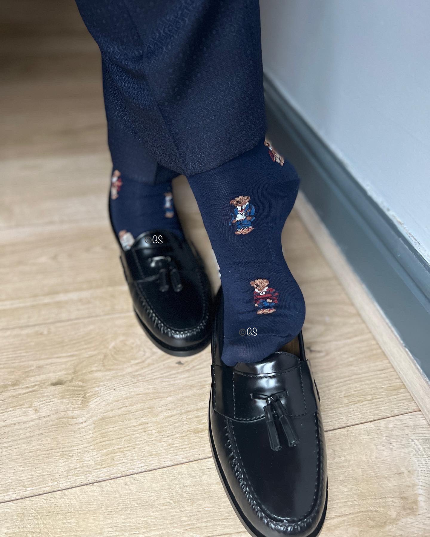 Gentleman s Shoes on X Today is all about Cole Haan Pinch tassel loafers and Ralph Lauren bear socks. shoesaddict shoe shoes loafer loafers tasselloafer sock socks sockswag footwear foot feet sheersoc...