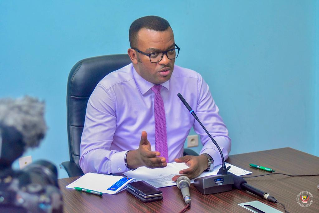 GouvMakaka's tweet photo. S.E. le VPM Jean Pierre LIHAU félicite le Président dla République pour ses 03 ans au pouvoir et pour l'espoir qu'il crée au peuple congolais à travers son ministère pour l'amélioration des conditions de vie et de travail de tous les agents de l'administration Publique! https://t.co/lMrLhK8xWL